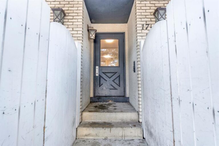 175 Manora Place NE #18