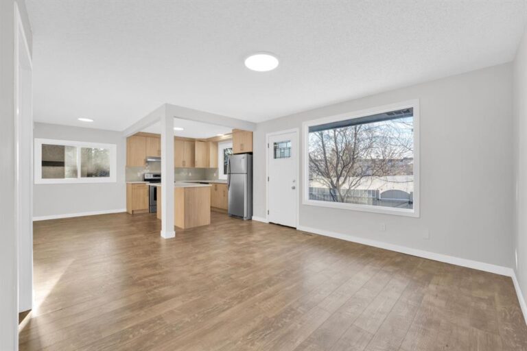 175 Manora Place NE #18