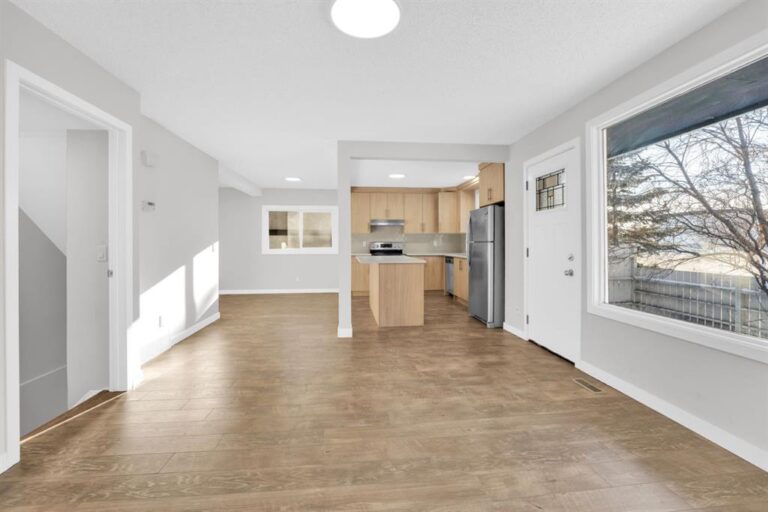175 Manora Place NE #18