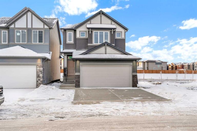 317 Corner Glen Way NE