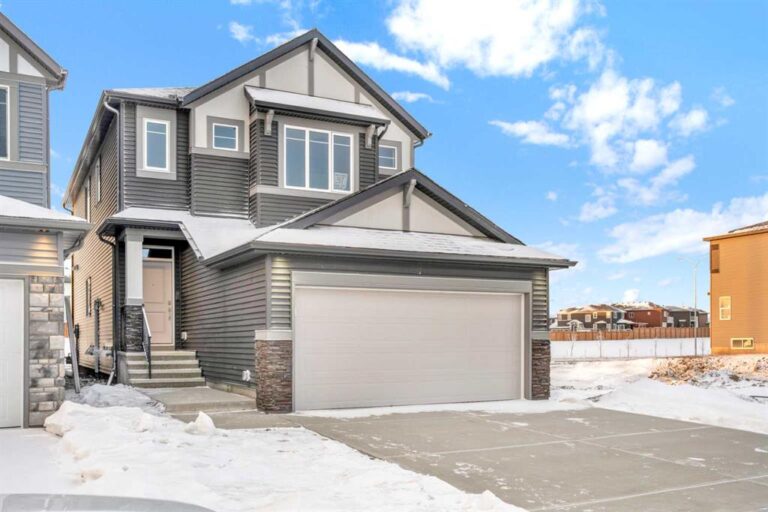 317 Corner Glen Way NE
