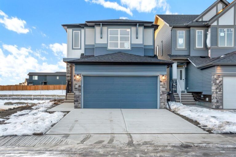 309 Corner Glen Way NE