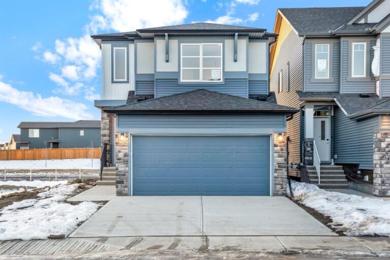 309 Corner Glen Way NE