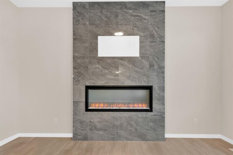 309 Corner Glen Way NE