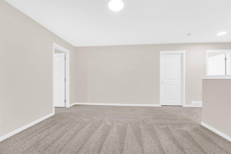 309 Corner Glen Way NE