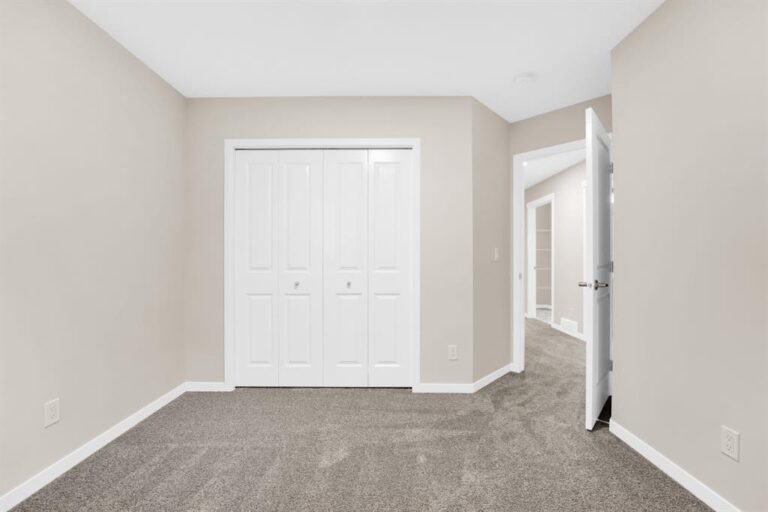 309 Corner Glen Way NE