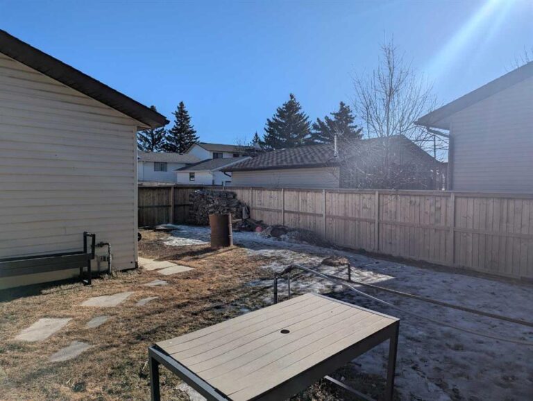 212 Fallswater Road NE