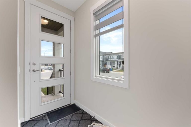 7 Corner Glen Common NE