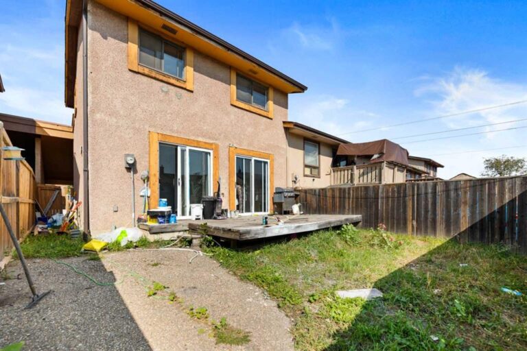 40 Pinecliff Close NE
