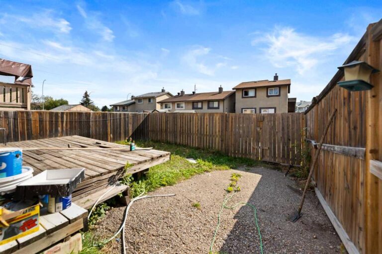 40 Pinecliff Close NE