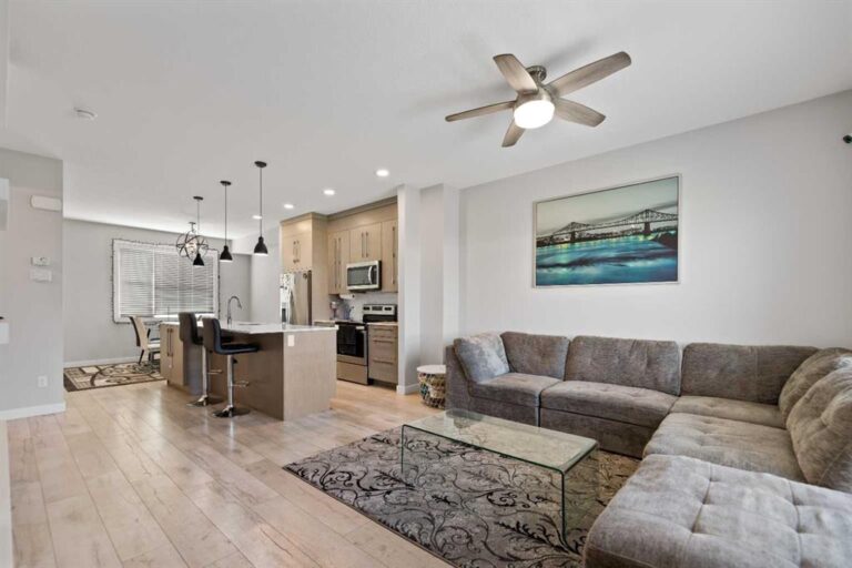 30 Cornerstone Manor NE #410