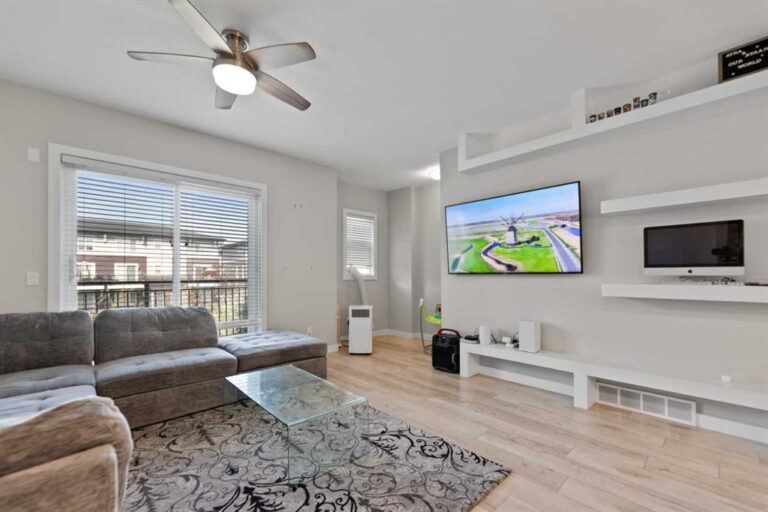 30 Cornerstone Manor NE #410