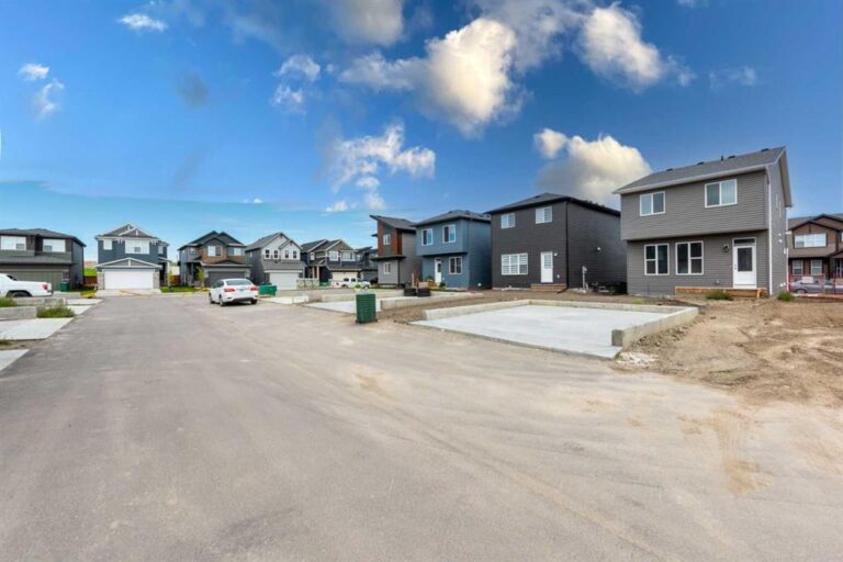 1139 Chinook Winds Circle SW