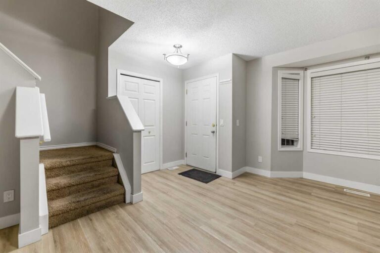 59 Saddlemont Manor NE