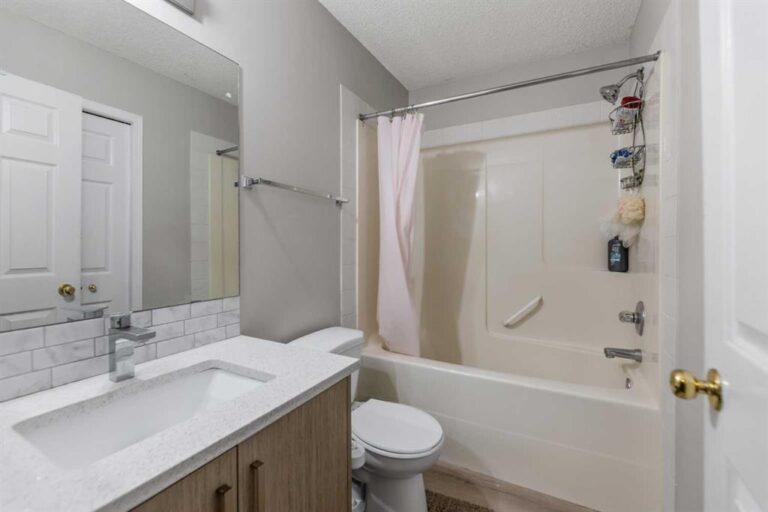 59 Saddlemont Manor NE