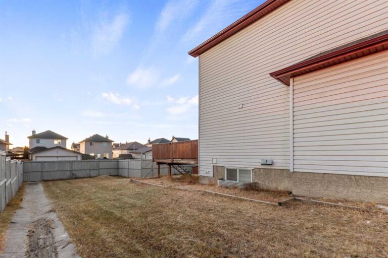 59 Saddlemont Manor NE