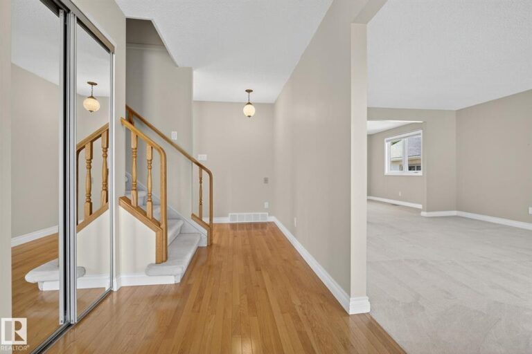 20 MARDALE Crescent