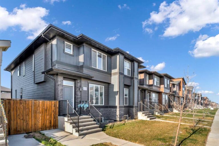 188 Corner Meadows Way NE