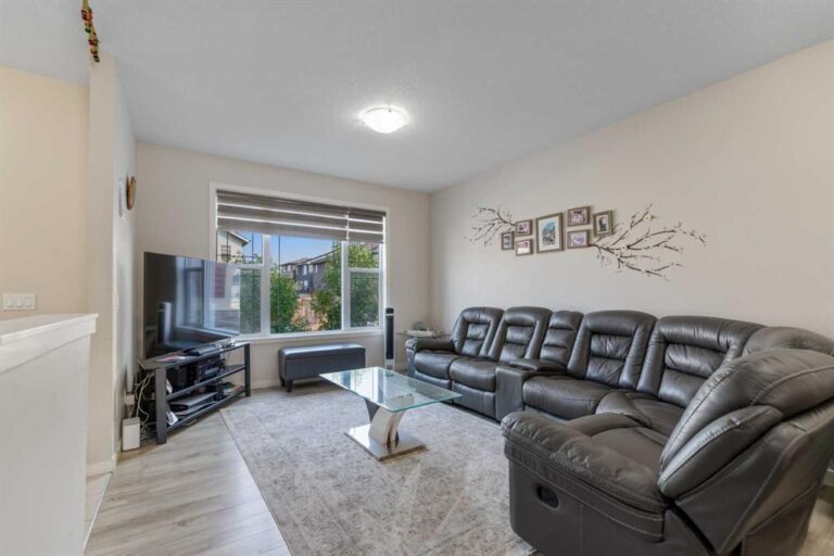 29 Saddlestone Gate NE