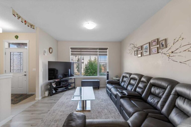 29 Saddlestone Gate NE