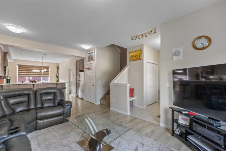 29 Saddlestone Gate NE