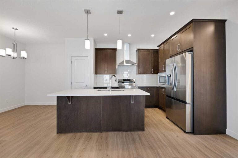 379 Homestead Grove NE