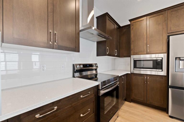 379 Homestead Grove NE
