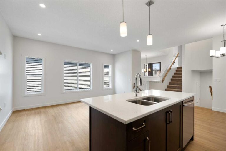 379 Homestead Grove NE