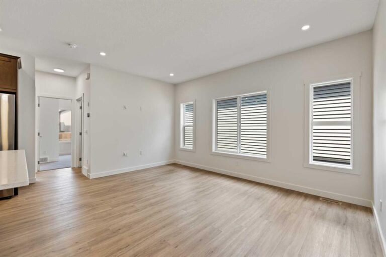 379 Homestead Grove NE