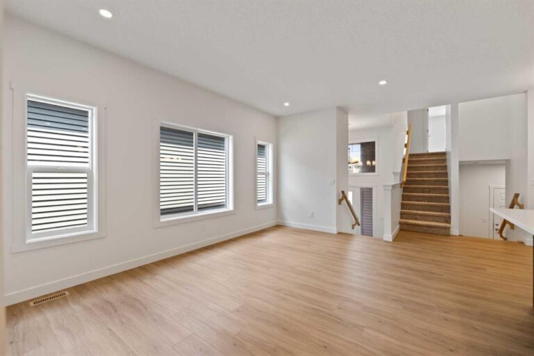 379 Homestead Grove NE