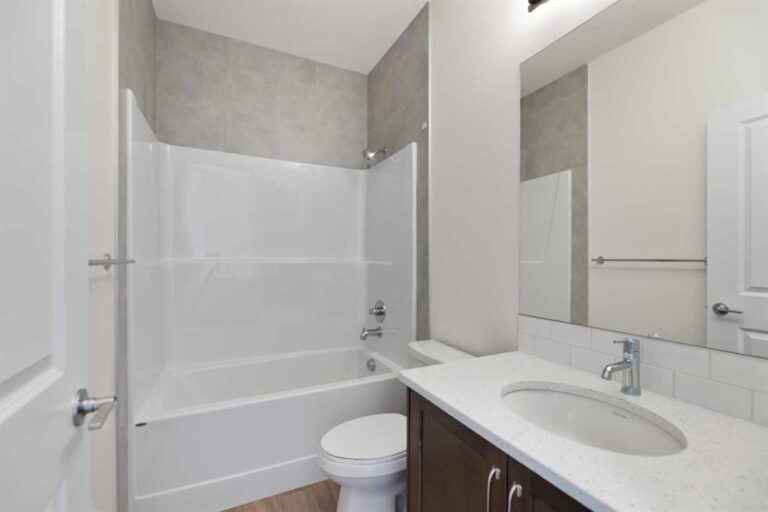 379 Homestead Grove NE