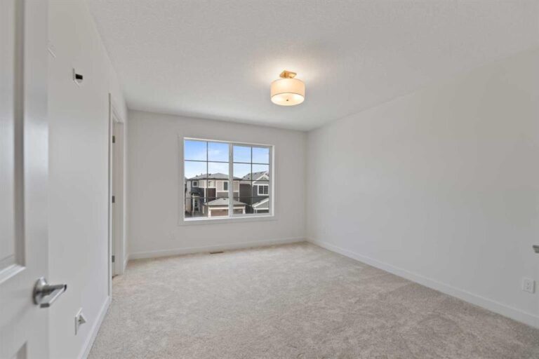 379 Homestead Grove NE