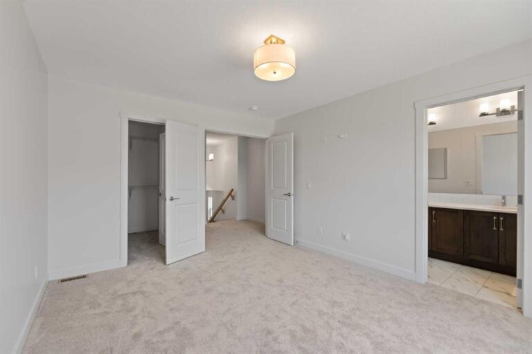 379 Homestead Grove NE