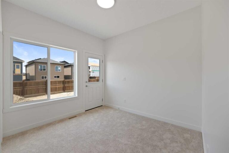 379 Homestead Grove NE