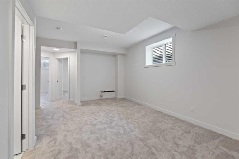 379 Homestead Grove NE