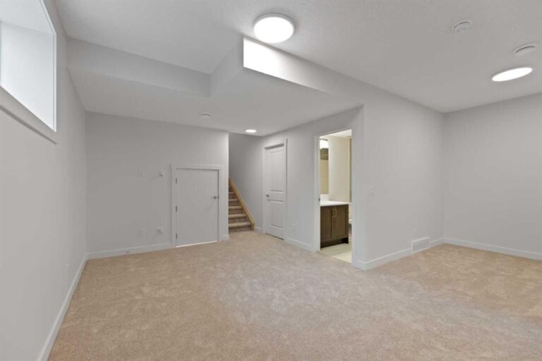 379 Homestead Grove NE