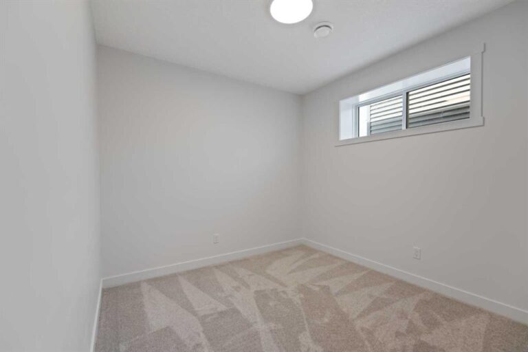 379 Homestead Grove NE