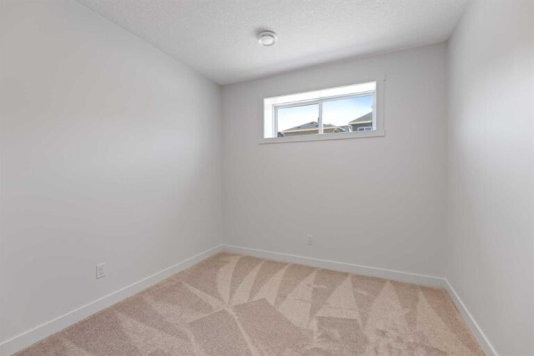 379 Homestead Grove NE