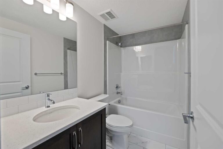 379 Homestead Grove NE