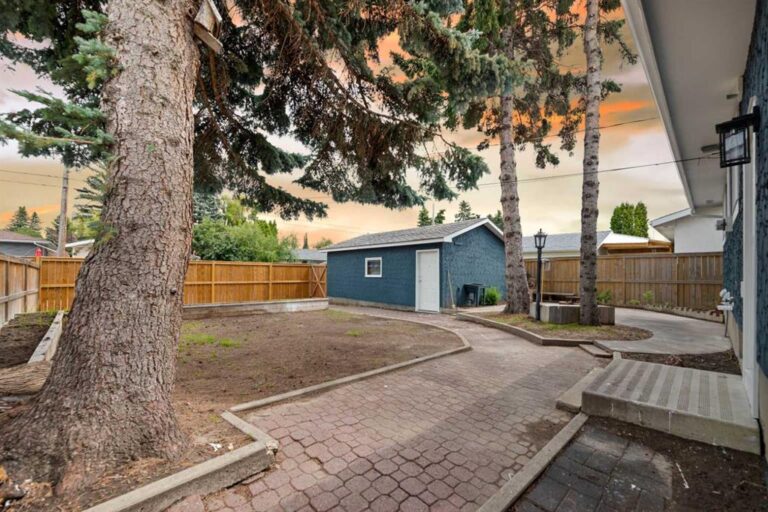 20 Mardale Crescent NE