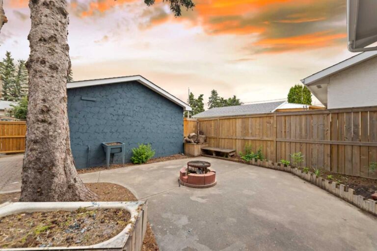20 Mardale Crescent NE