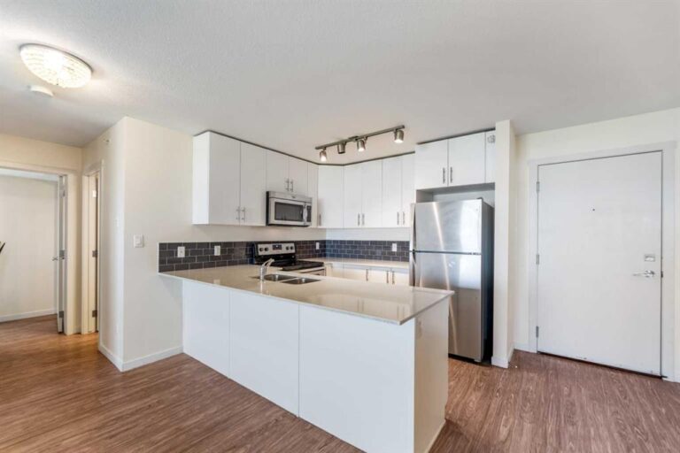 181 Skyview Ranch Manor NE #2401