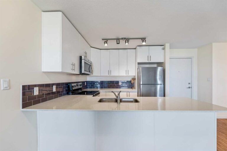 181 Skyview Ranch Manor NE #2401