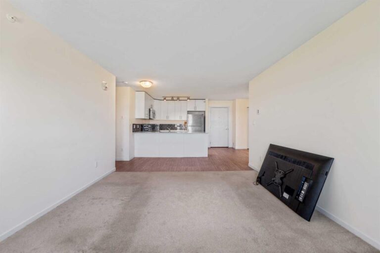 181 Skyview Ranch Manor NE #2401