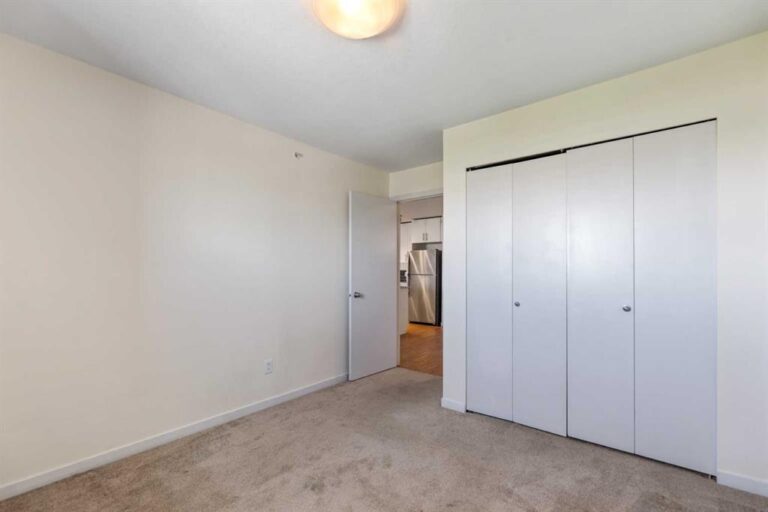 181 Skyview Ranch Manor NE #2401