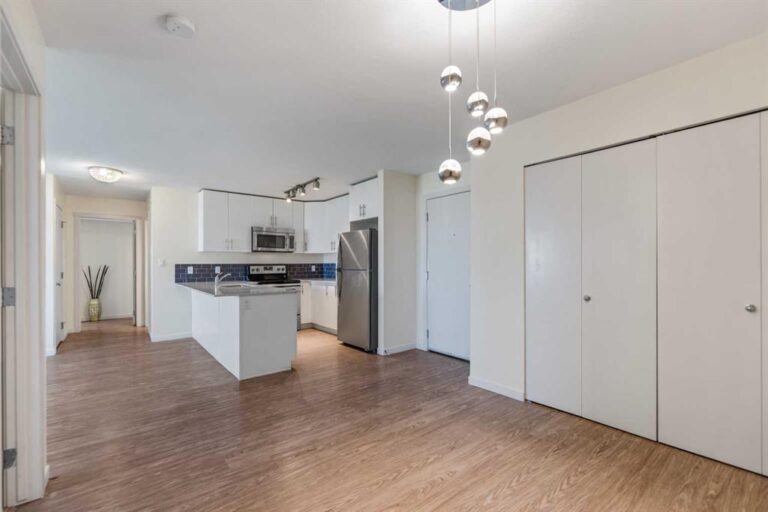 181 Skyview Ranch Manor NE #2401
