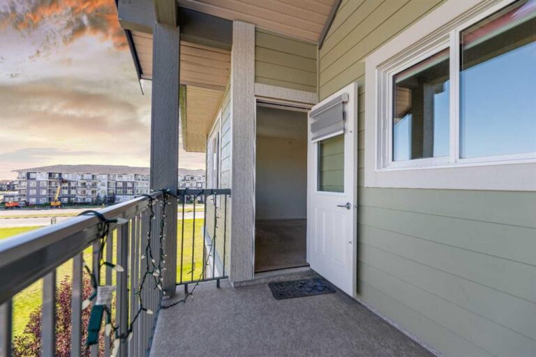 181 Skyview Ranch Manor NE #2401