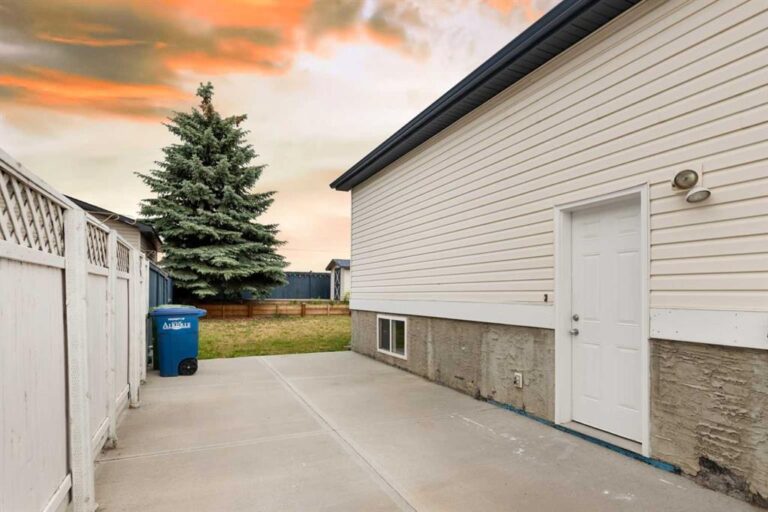84 Woodside Circle NW