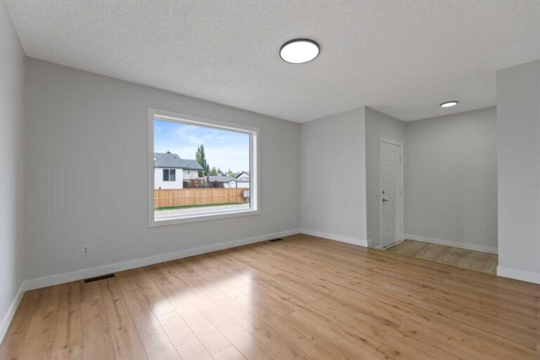 84 Woodside Circle NW