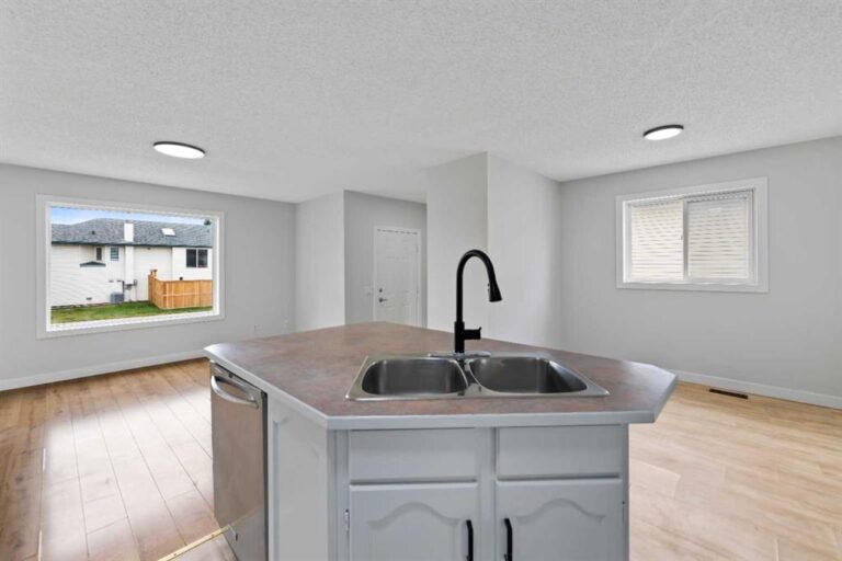 84 Woodside Circle NW
